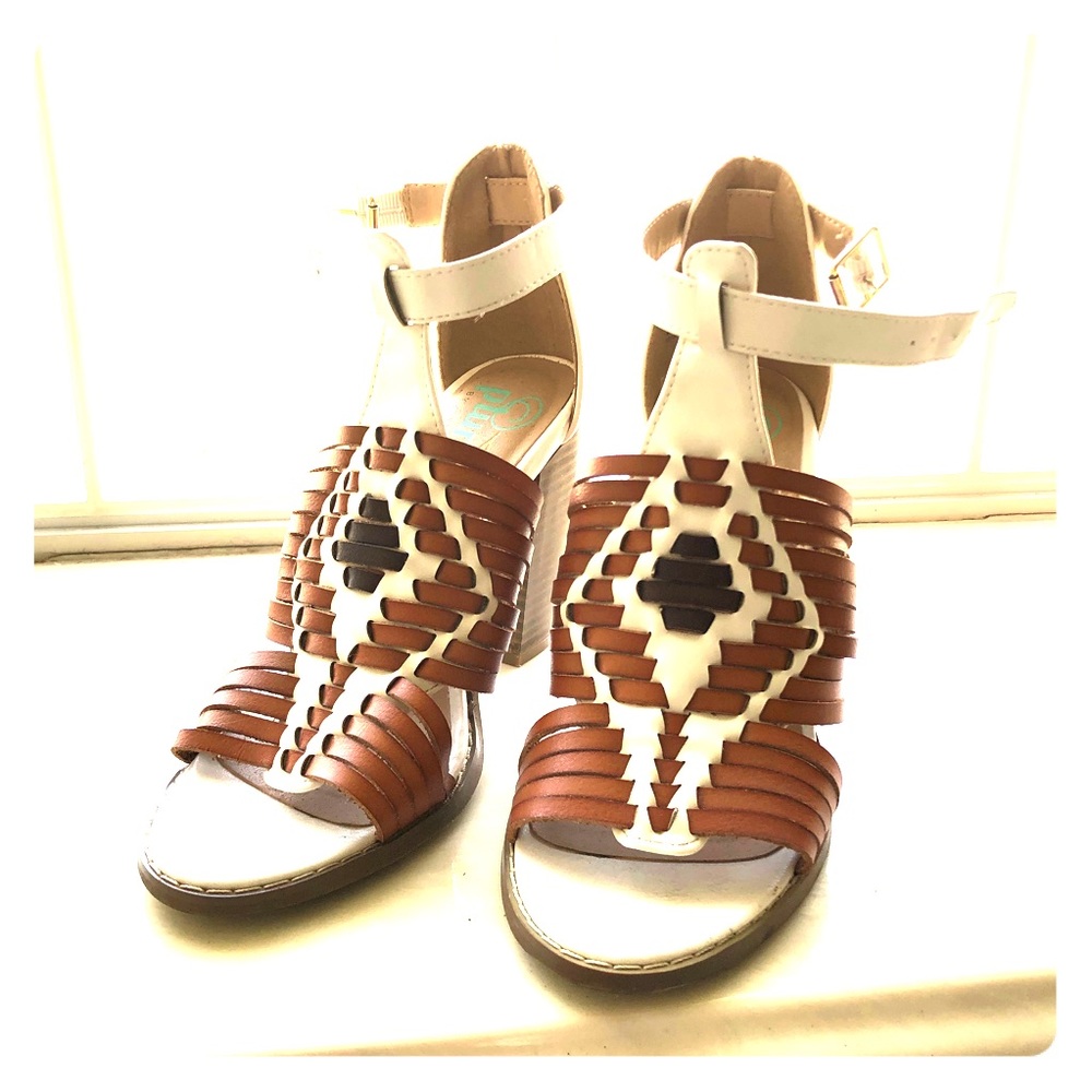 Tribal leather sandals